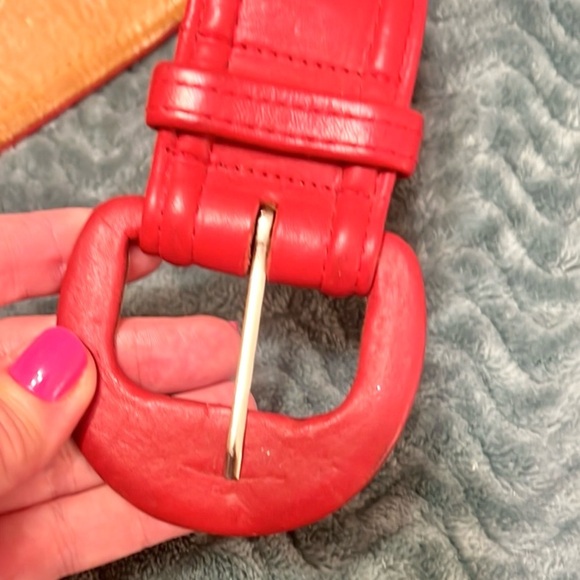VTG Ginnie Johnson,Vibrant Red Leather Belt, Excellent VTG Condition - Picture 2 of 8